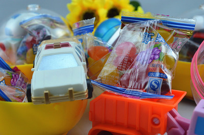 兒童玩具批發 發條移動玩具 神奇玩具糖13個一桶約凈含量約657克