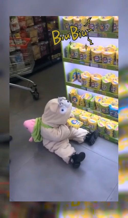 你知道為什么超市要把糖果玩具放在最下面嗎